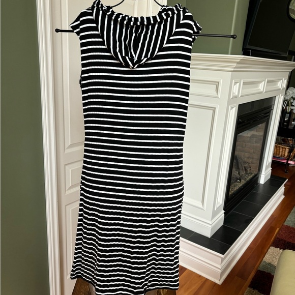 Molly Brackman size US S, jersey, knit, black & white stripe pull over with hood - Picture 2 of 5